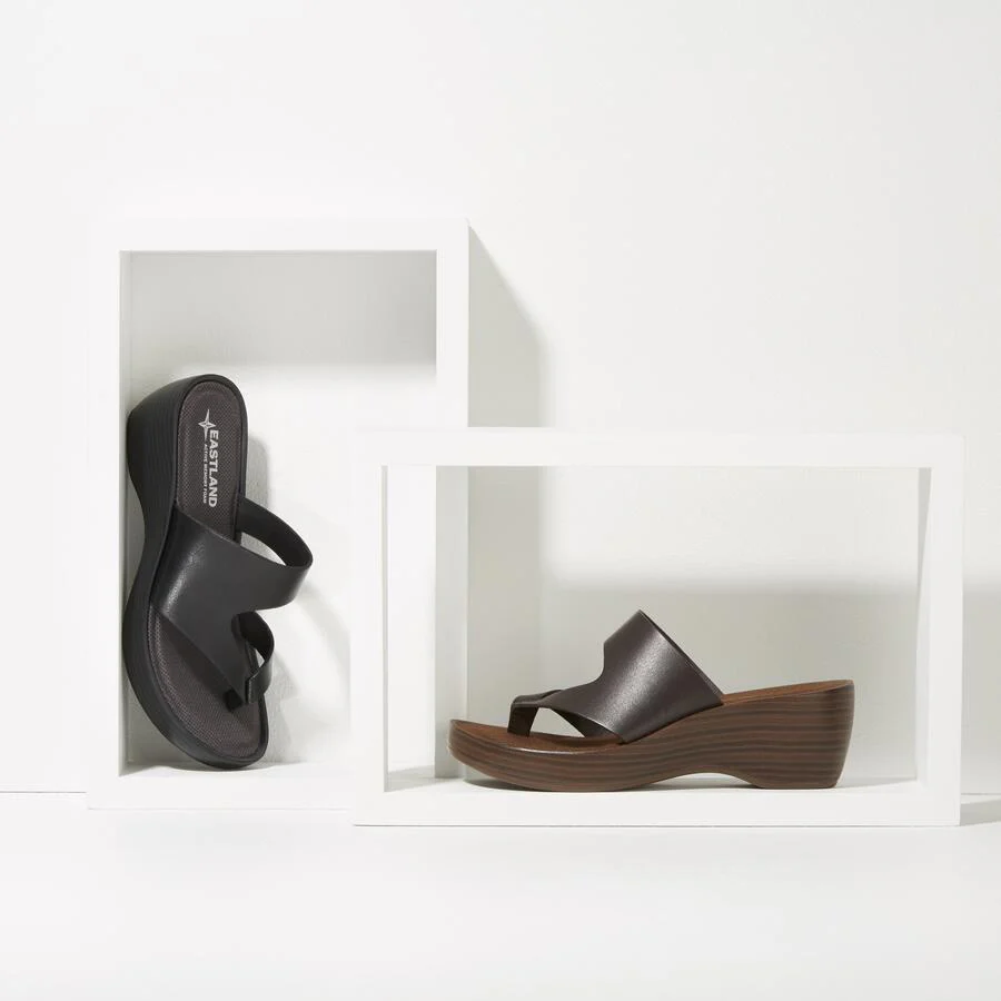 Women's Laurel Wedge Thong Sandal Peach - Image 6