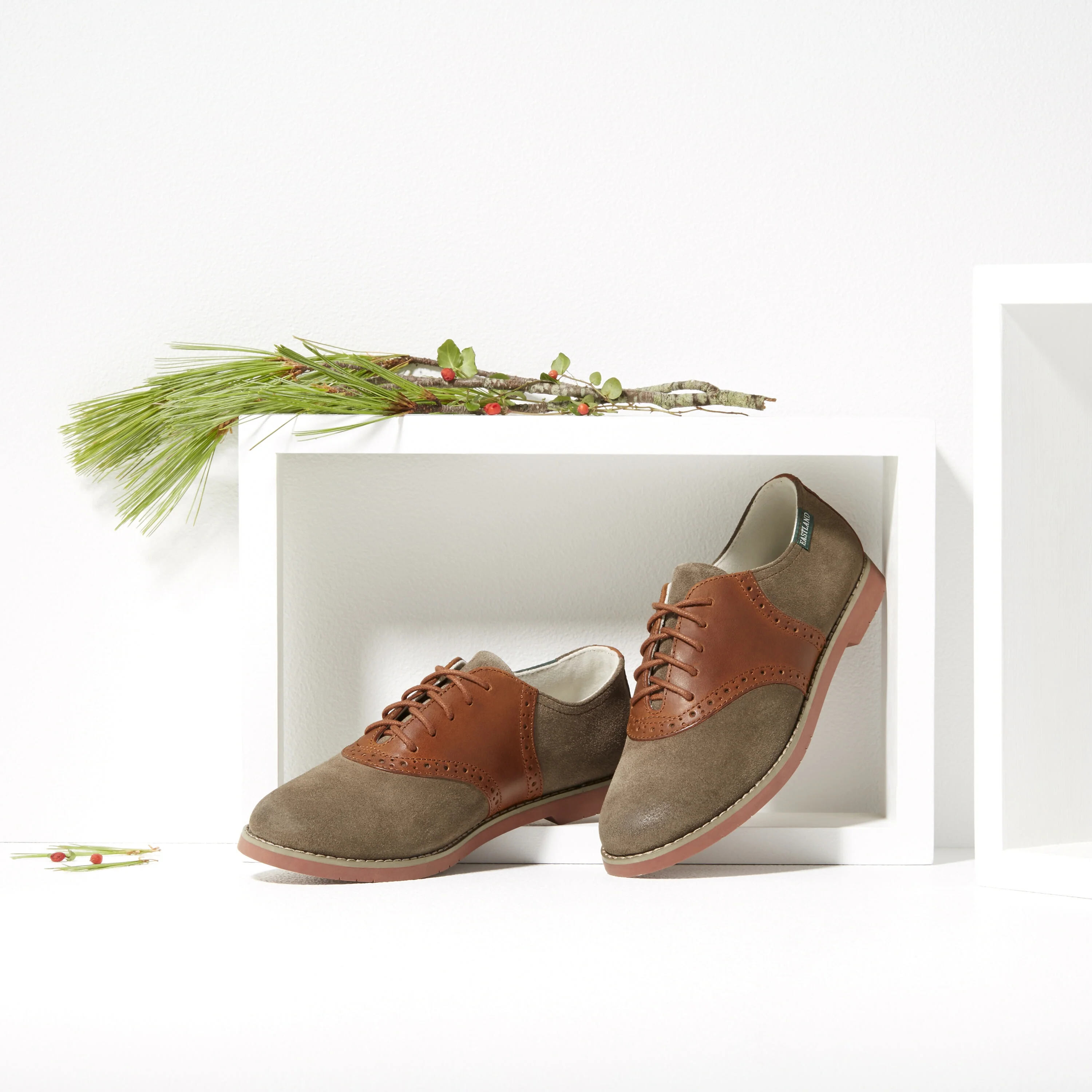 Women's Sadie Saddle Shoe - Image 20